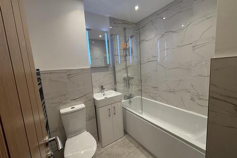 3 bedroom end of terrace house for sale, Birmingham Road, Blakedown