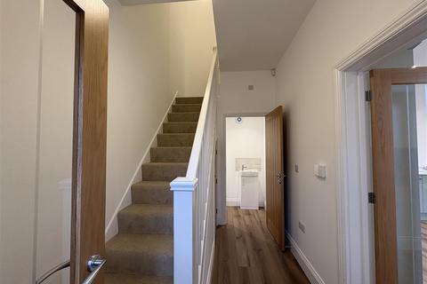 3 bedroom end of terrace house for sale, Birmingham Road, Blakedown