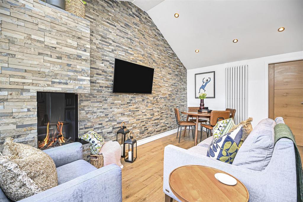 8 The Pines Family Room (1).JPG
