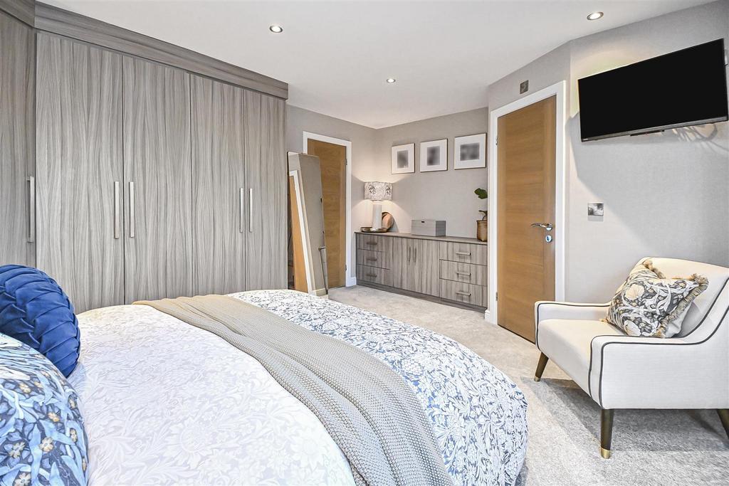 8 The Pines Bedroom 1 (1).JPG