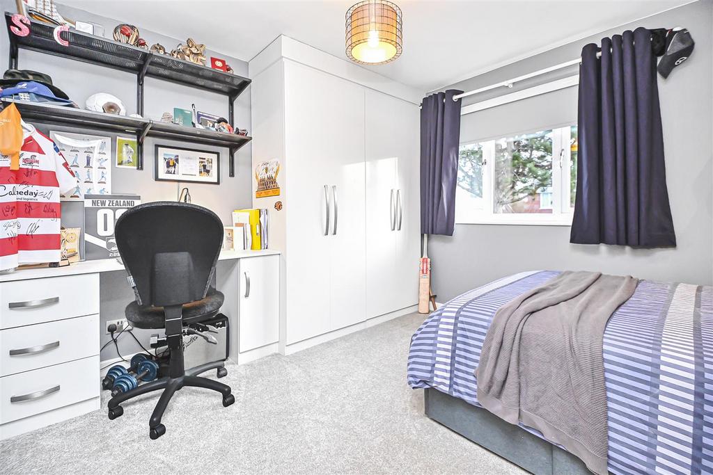 8 The Pines Bedroom 2 (2).JPG