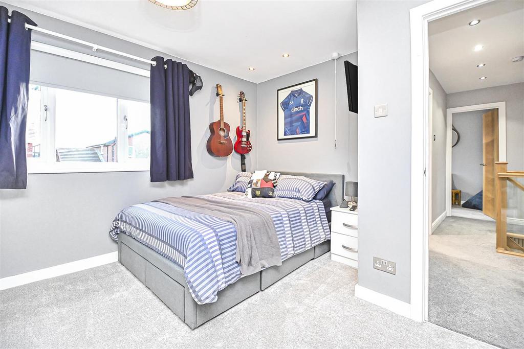 8 The Pines Bedroom 2 (1).JPG
