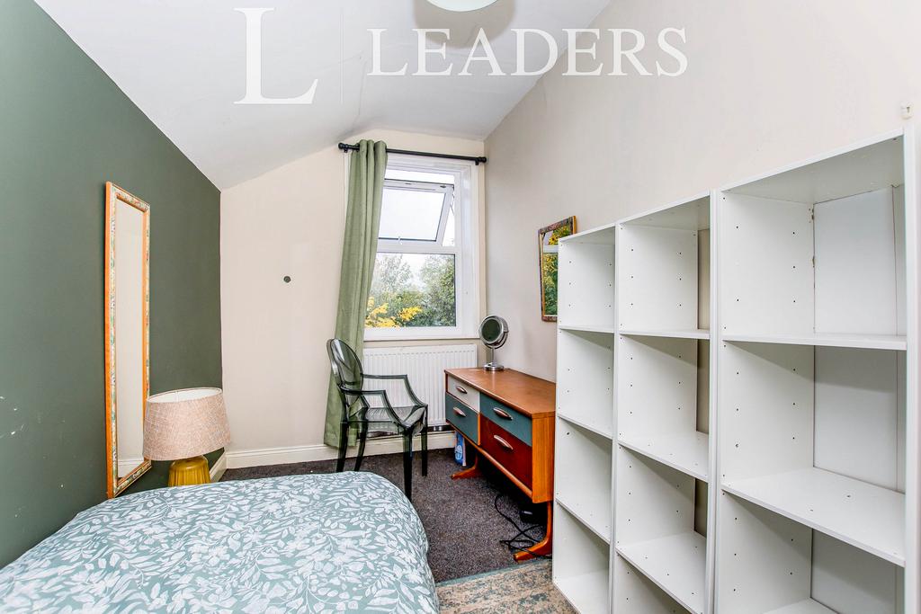 6 Bedroom 2