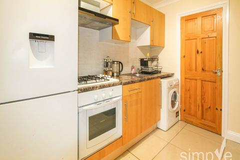 Studio to rent, Coronation Road , Hayes, Middlesex