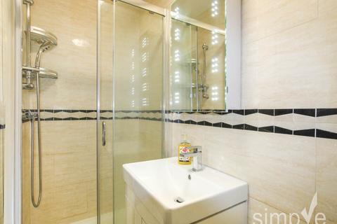 Studio to rent, Coronation Road , Hayes, Middlesex