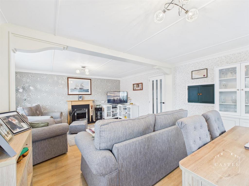 Lounge/dining room