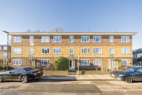 Chelsea Close, Hampton TW12