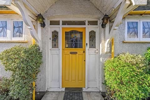 4 bedroom semi-detached bungalow for sale, Silverthorn Gardens, Chingford