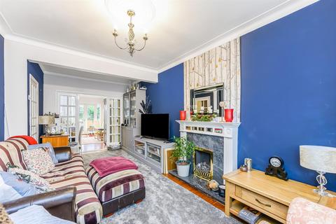 3 bedroom detached house for sale, Hampton Road, Chingford