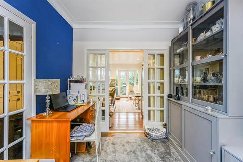 3 bedroom detached house for sale, Hampton Road, Chingford
