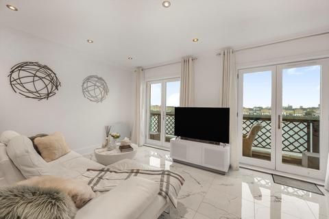 2 bedroom flat for sale, Narrow Street, London, E14