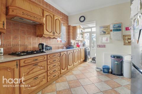 4 bedroom detached house for sale, Hainault Avenue, WESTCLIFF-ON-SEA