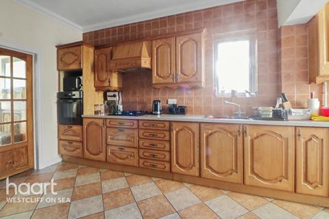 4 bedroom detached house for sale, Hainault Avenue, WESTCLIFF-ON-SEA