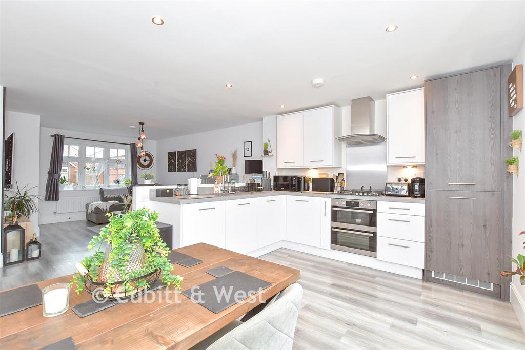Lounge/ Kitchen
