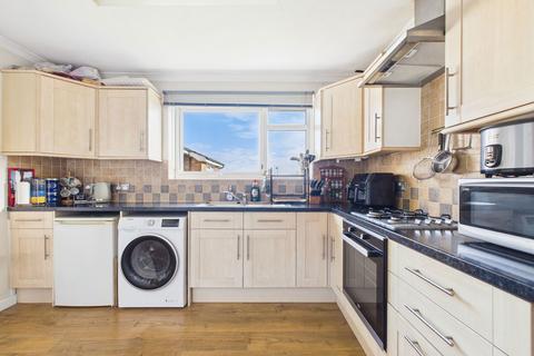 2 bedroom flat for sale, Russell Court, Bridge Close, Lancing, BN15 8BP