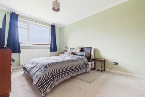2 bedroom flat for sale, Russell Court, Bridge Close, Lancing, BN15 8BP