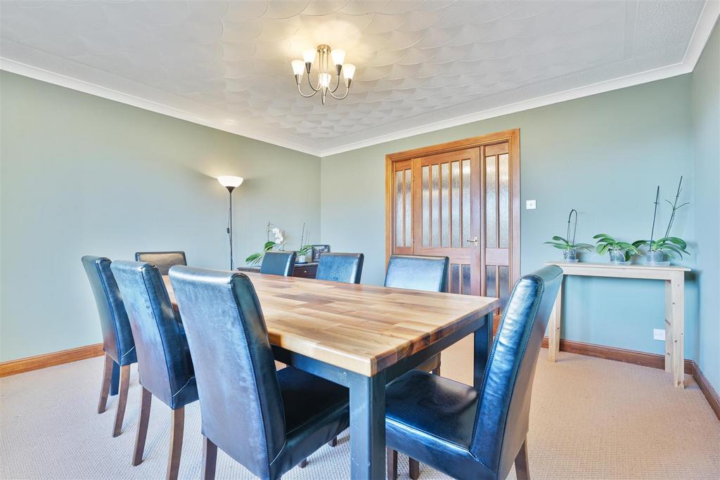 12 - dining room.jpg
