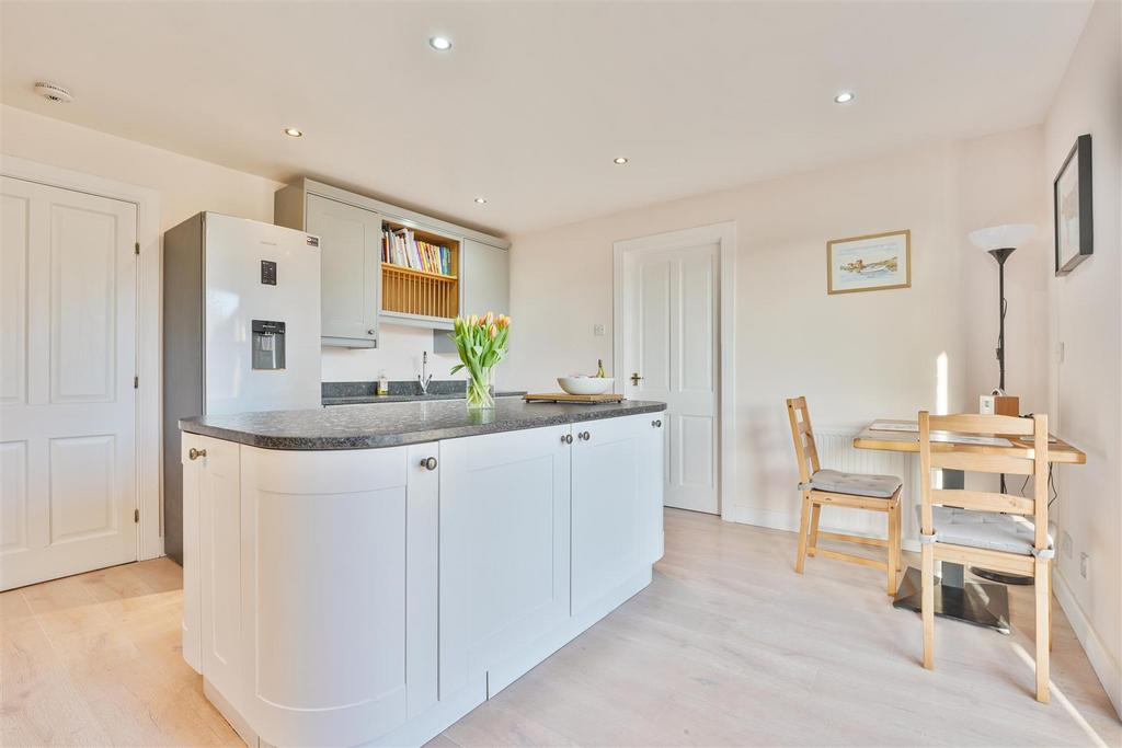 13 - kitchen.jpg