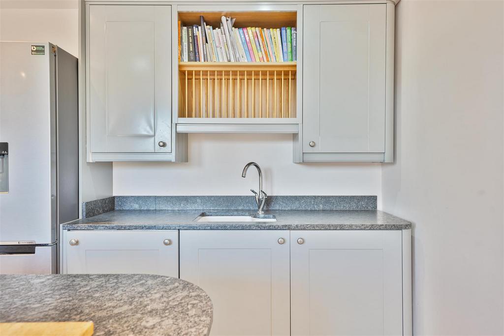 16 - kitchen.jpg