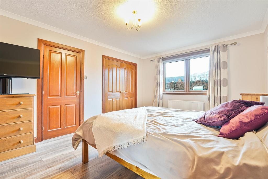 20 - bedroom.jpg