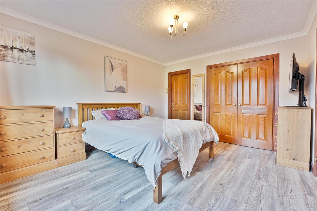 21 - bedroom.jpg