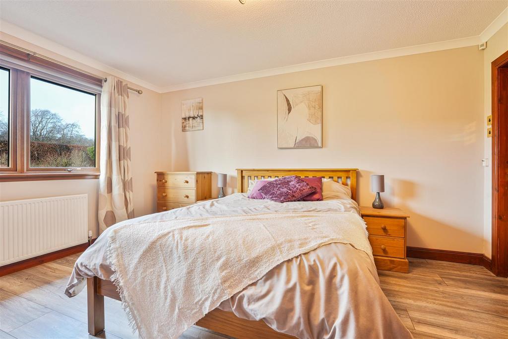 22 - bedroom.jpg