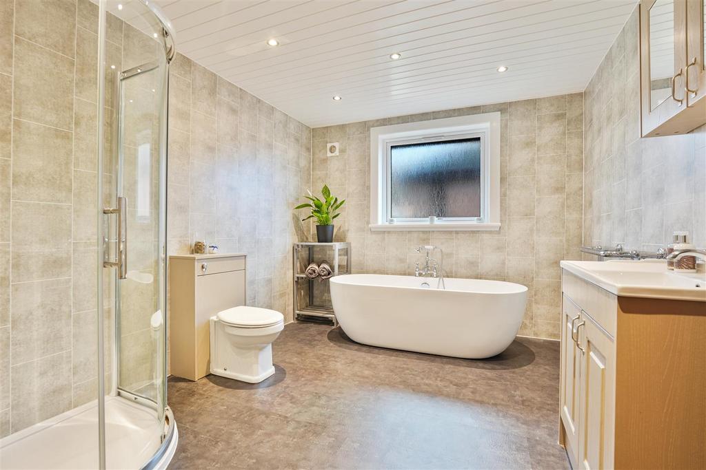 30 - bathroom.jpg