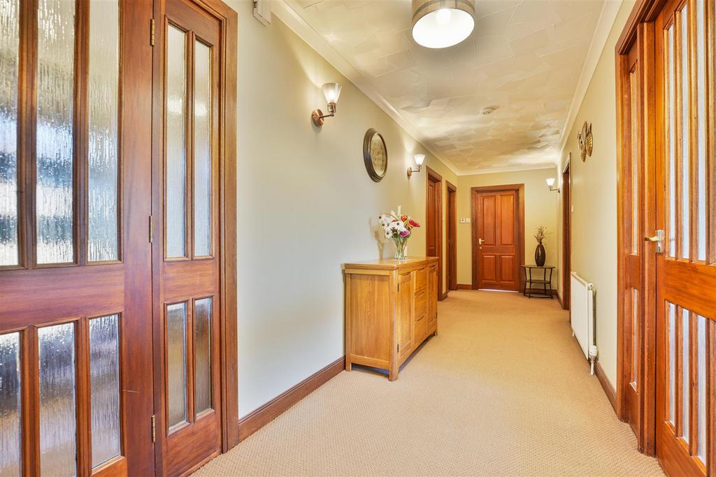 5 - hallway.jpg
