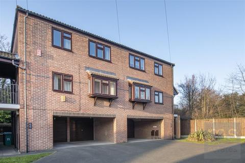 2 bedroom flat to rent, Lenton Manor, Nottingham NG7