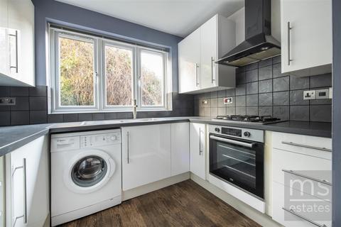 2 bedroom flat to rent, Lenton Manor, Nottingham NG7