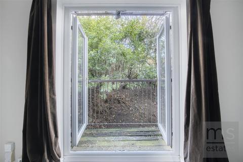 2 bedroom flat to rent, Lenton Manor, Nottingham NG7