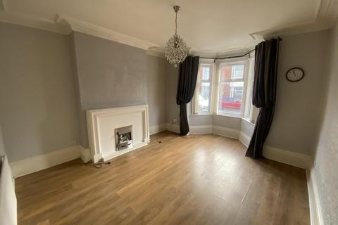 3 bedroom terraced house to rent, Oxford Avenue, South Shields