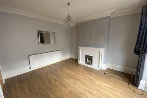 3 bedroom terraced house to rent, Oxford Avenue, South Shields