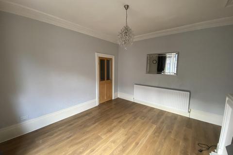 3 bedroom terraced house to rent, Oxford Avenue, South Shields
