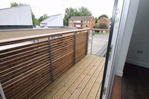 2 bedroom apartment for sale, Baywillow Avenue, Carshalton