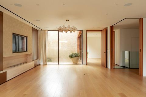 3 bedroom apartment to rent, St Mary Abbots Place, Kensington, W8