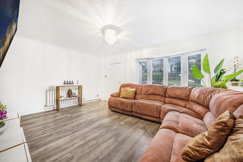 3 bedroom terraced house for sale, Arterial Road, Leigh-on-sea, SS9 4