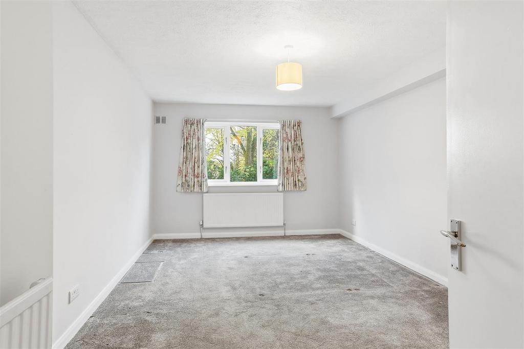 1584407069 - 2 Kempston Court - 15.jpg