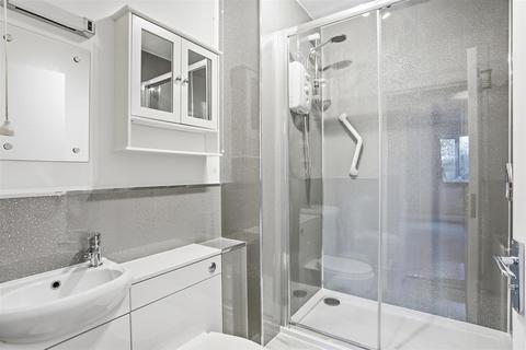 2 bedroom flat for sale, The Downsway, Sutton