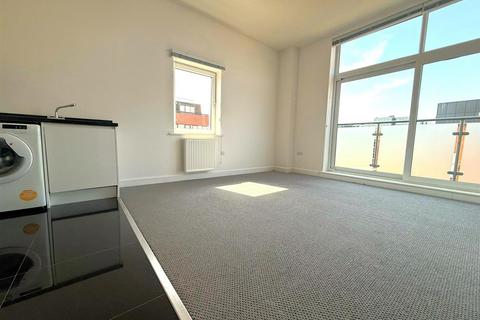 1 bedroom apartment to rent, Knoll Road, Camberley GU15