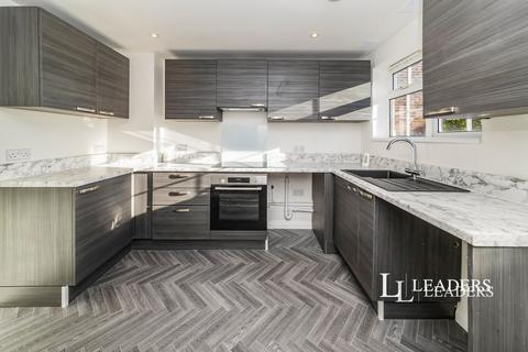 2 bedroom terraced house to rent, Chestnut Close, East Grinstead, RH19