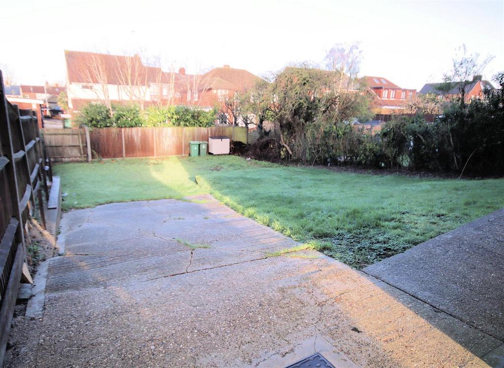 Communal Garden &amp; Parking