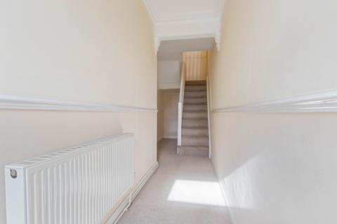 2 bedroom flat to rent, Stoney Lane, Hall Green, Wakefield, WF4