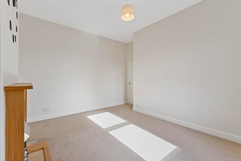2 bedroom flat to rent, Stoney Lane, Hall Green, Wakefield, WF4