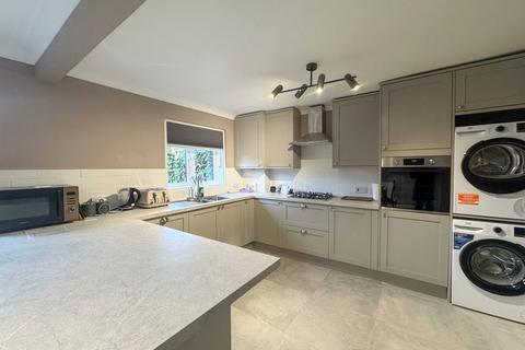 4 bedroom detached house to rent, Fairlawns, Newmarket, CB8