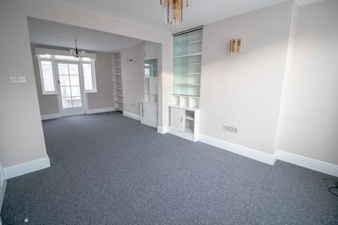 3 bedroom semi-detached house to rent, Westholme Gardens, Nottingham, NG8
