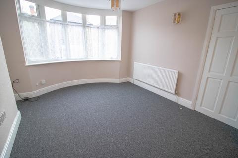 3 bedroom semi-detached house to rent, Westholme Gardens, Nottingham, NG8