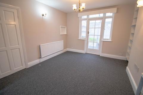 3 bedroom semi-detached house to rent, Westholme Gardens, Nottingham, NG8