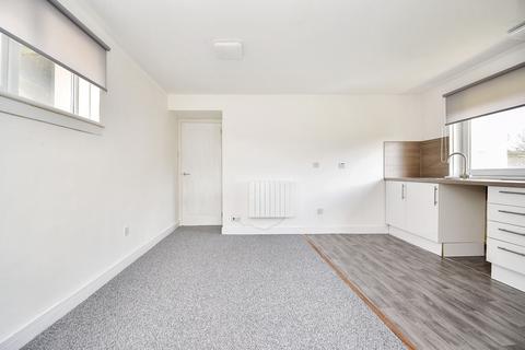 2 bedroom flat to rent, Oak Road, Cumbernauld, G67