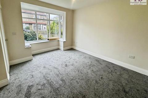 3 bedroom semi-detached house to rent, Ridgeway, Wrose, Shipley